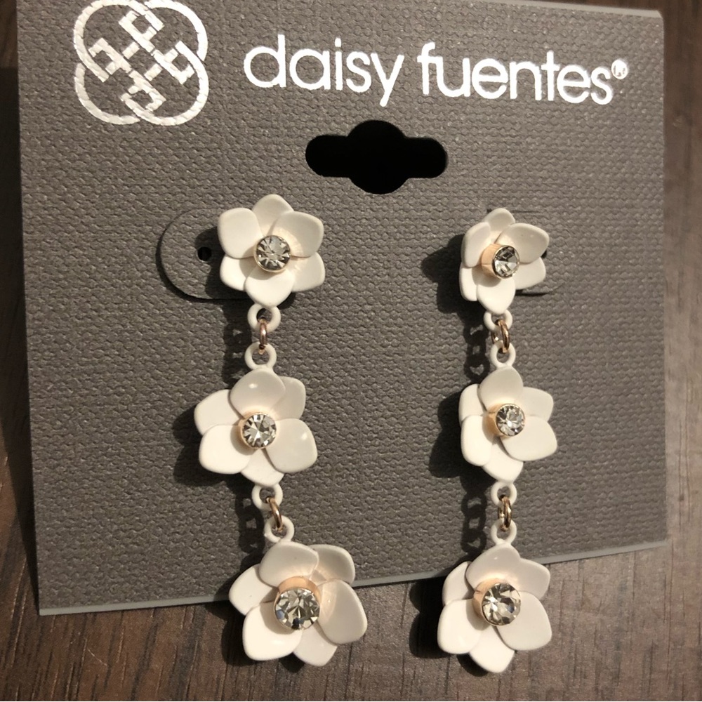 2” Daisy Fuentes White Flowers Rhinestone Dandle Drop Earrings B5